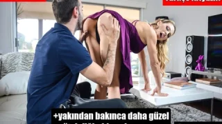 Şans Eseri Üvey Annesinin Erotik Çıplak Yayınına Denk Geliyor