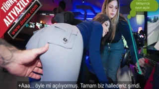 +18 Oyun Salonunda Oyunları Zevk Çubuğu ile Oynayan Genetik Kaşar Kız